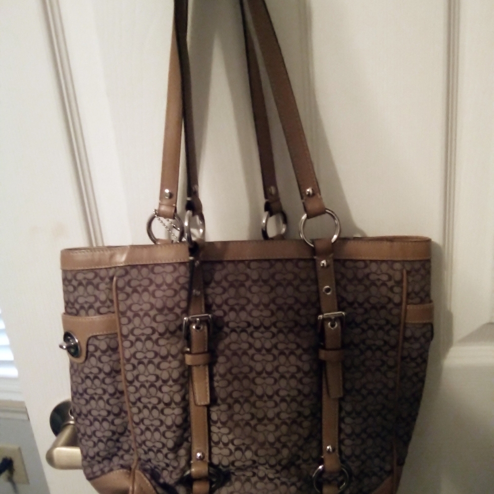 Authentic Coach Handbag! - Picture 5 of 7